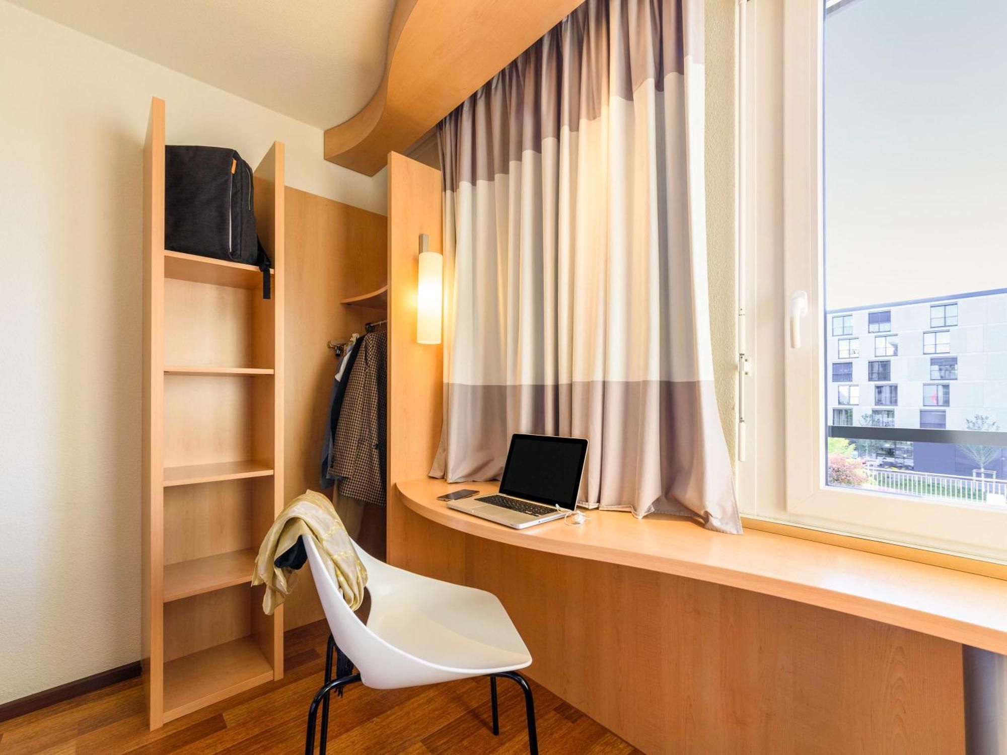 Ibis Lausanne Crissier Luaran gambar